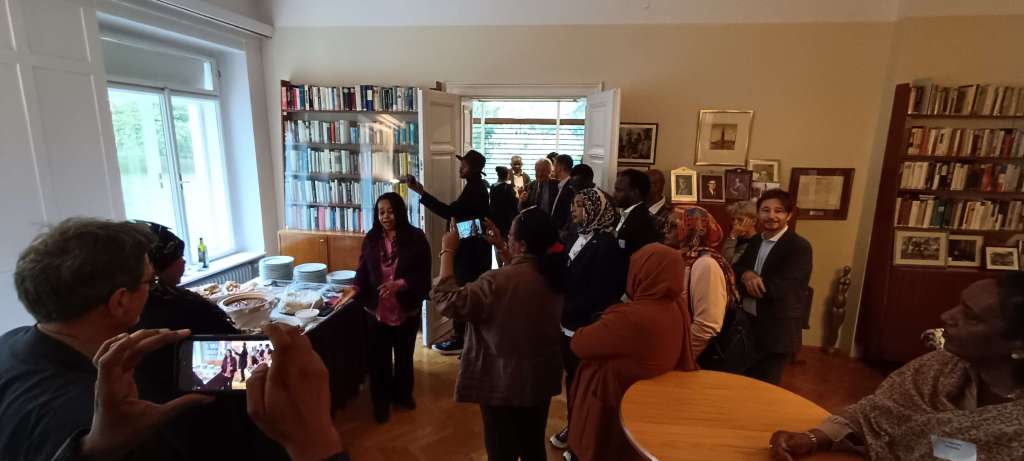 Ishraga Mustafa Hamid presenting the Sudanese dishes for Lunch to a crowd.
